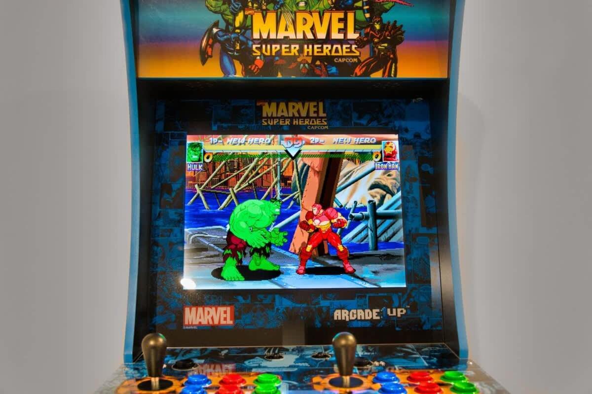 Dc Vs Marvel Theme Ft Arcade Machine Pool Gym Sauna Bbq Apartment Adelaide Exterior photo